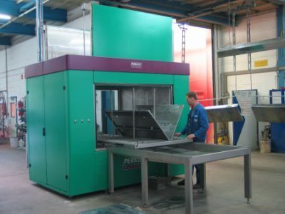 Clean-o-mat PF 150: Reinigungsanlage für geschweißte Blechkonstruktionen in der Lackiervorbehandlung