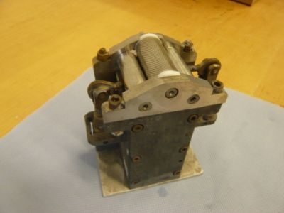 Clean coating roller after successful paint stripping in the Clean-o-mat RC-E