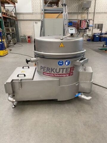 Closed Clean-o-mat SP 80 demonstration system from PERKUTE for industrial parts cleaning in workshops and industry