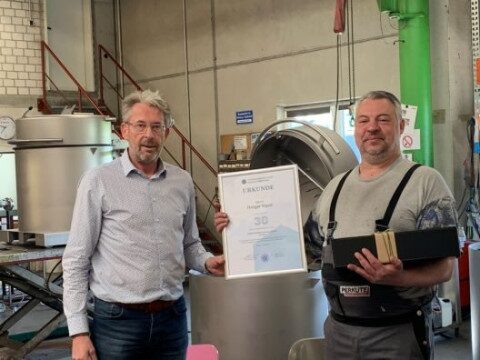 Holger Illgen receives certificate for 30 years of service at PERKUTE Maschinenbau GmbH